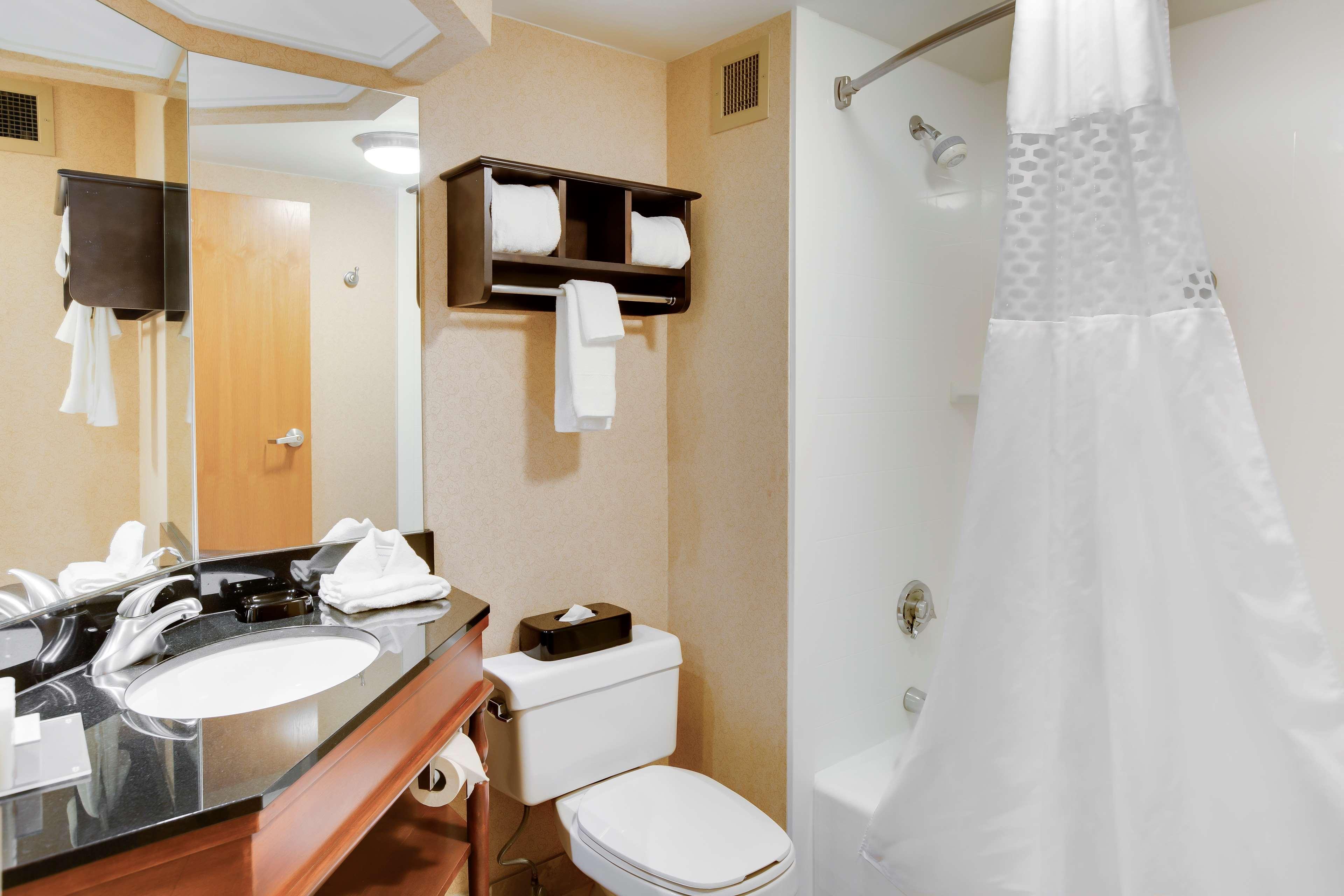 Hampton Inn Pittsburgh/Airport Moon Township Exterior photo