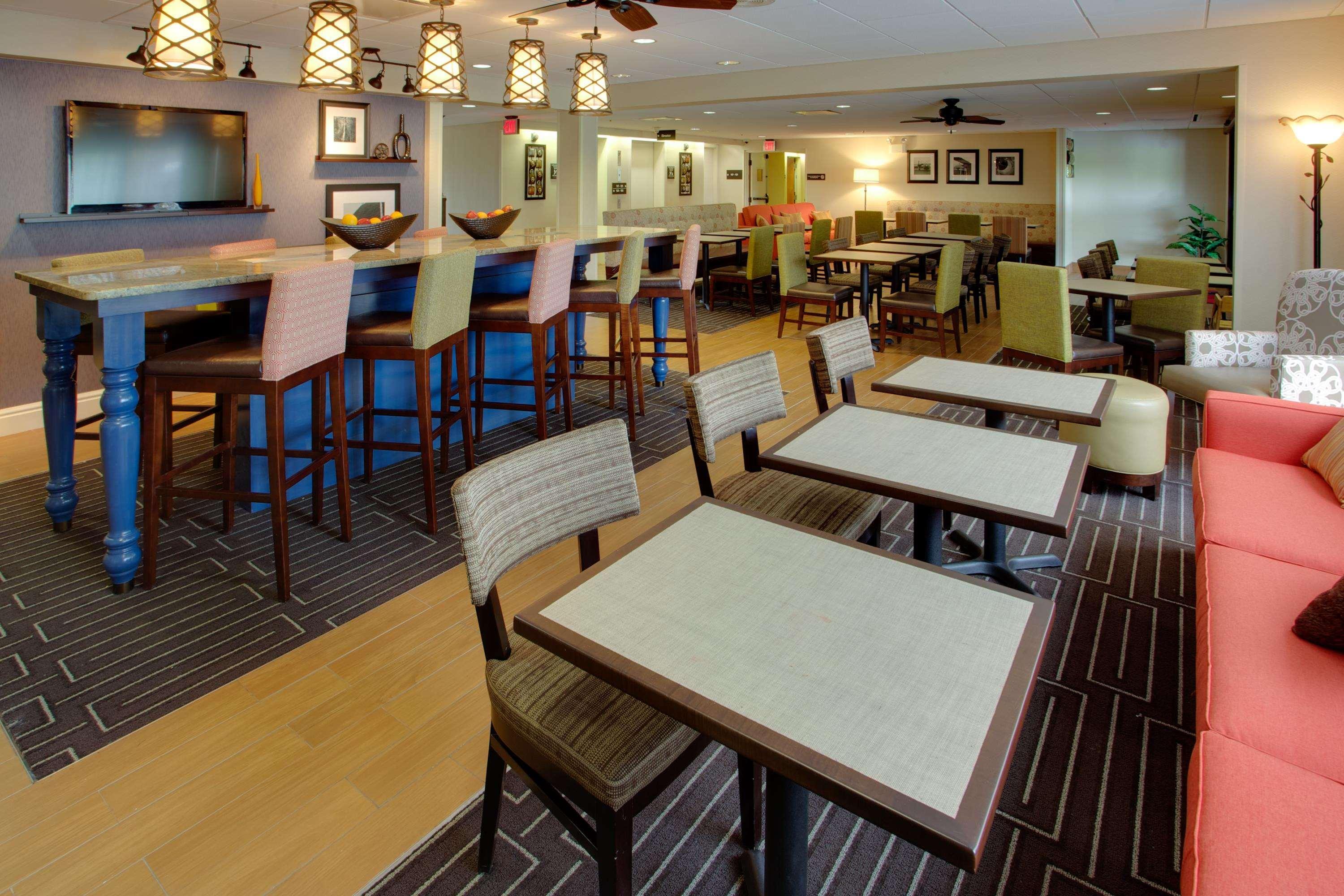 Hampton Inn Pittsburgh/Airport Moon Township Exterior photo