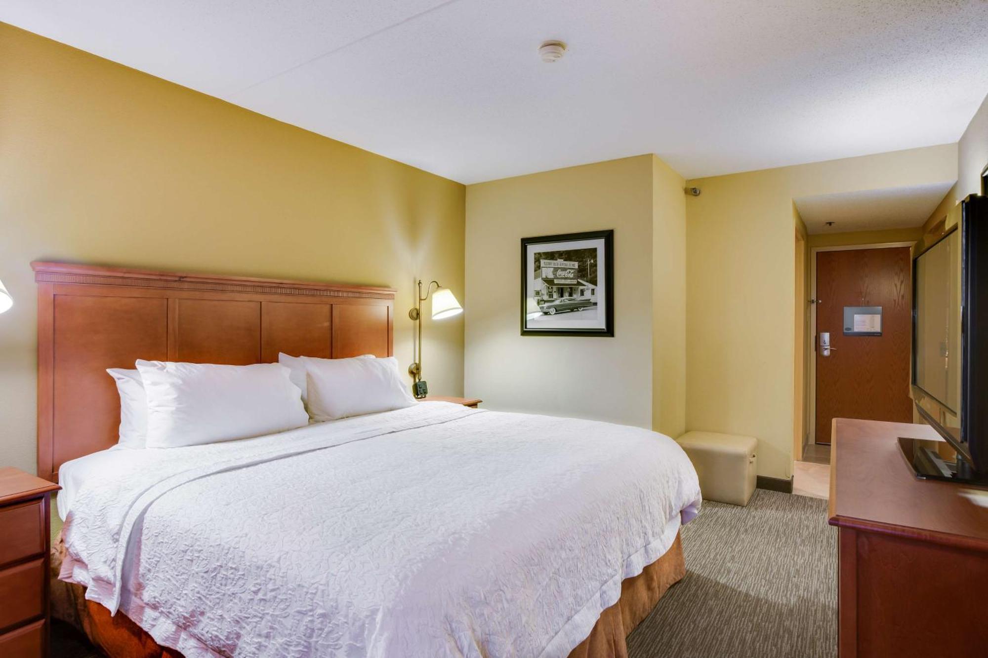 Hampton Inn Pittsburgh/Airport Moon Township Exterior photo