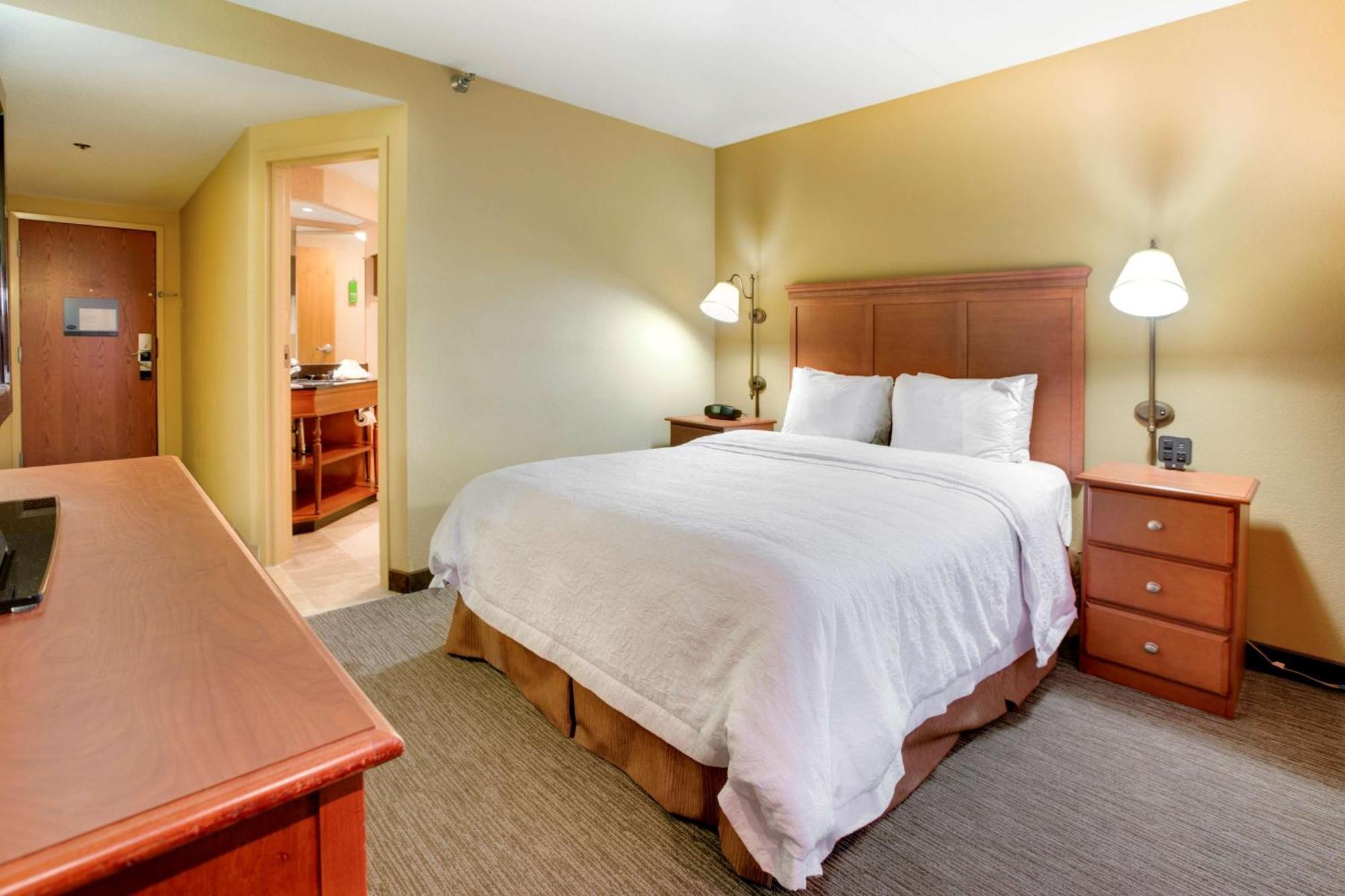 Hampton Inn Pittsburgh/Airport Moon Township Exterior photo