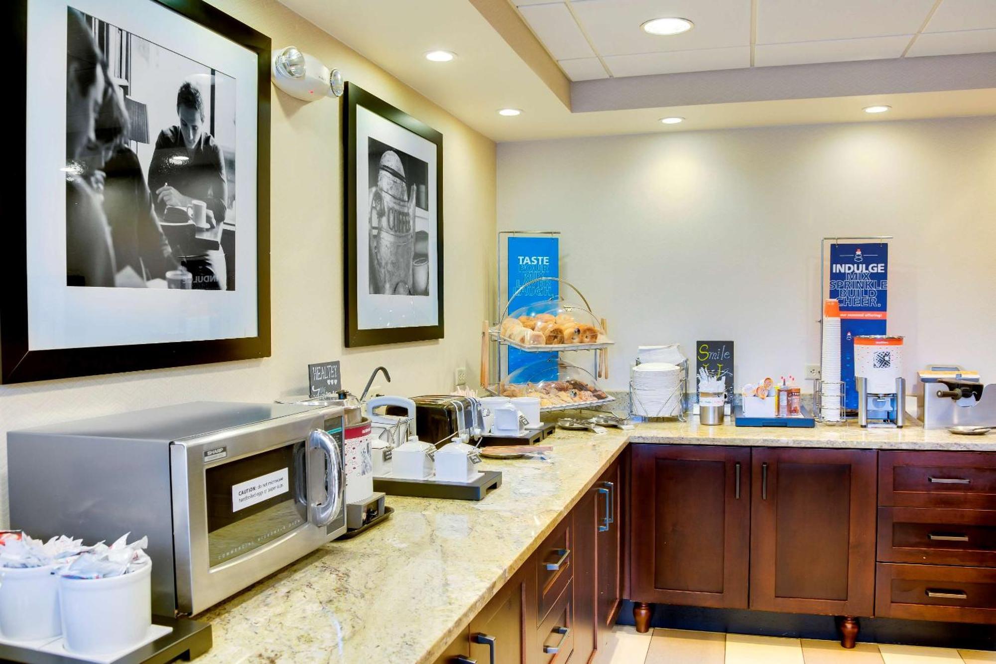 Hampton Inn Pittsburgh/Airport Moon Township Exterior photo