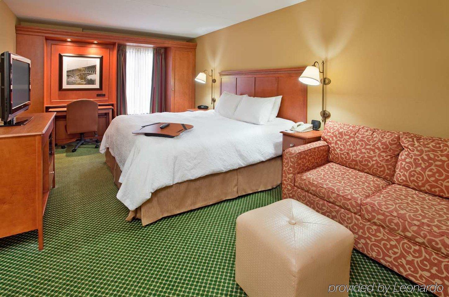 Hampton Inn Pittsburgh/Airport Moon Township Exterior photo