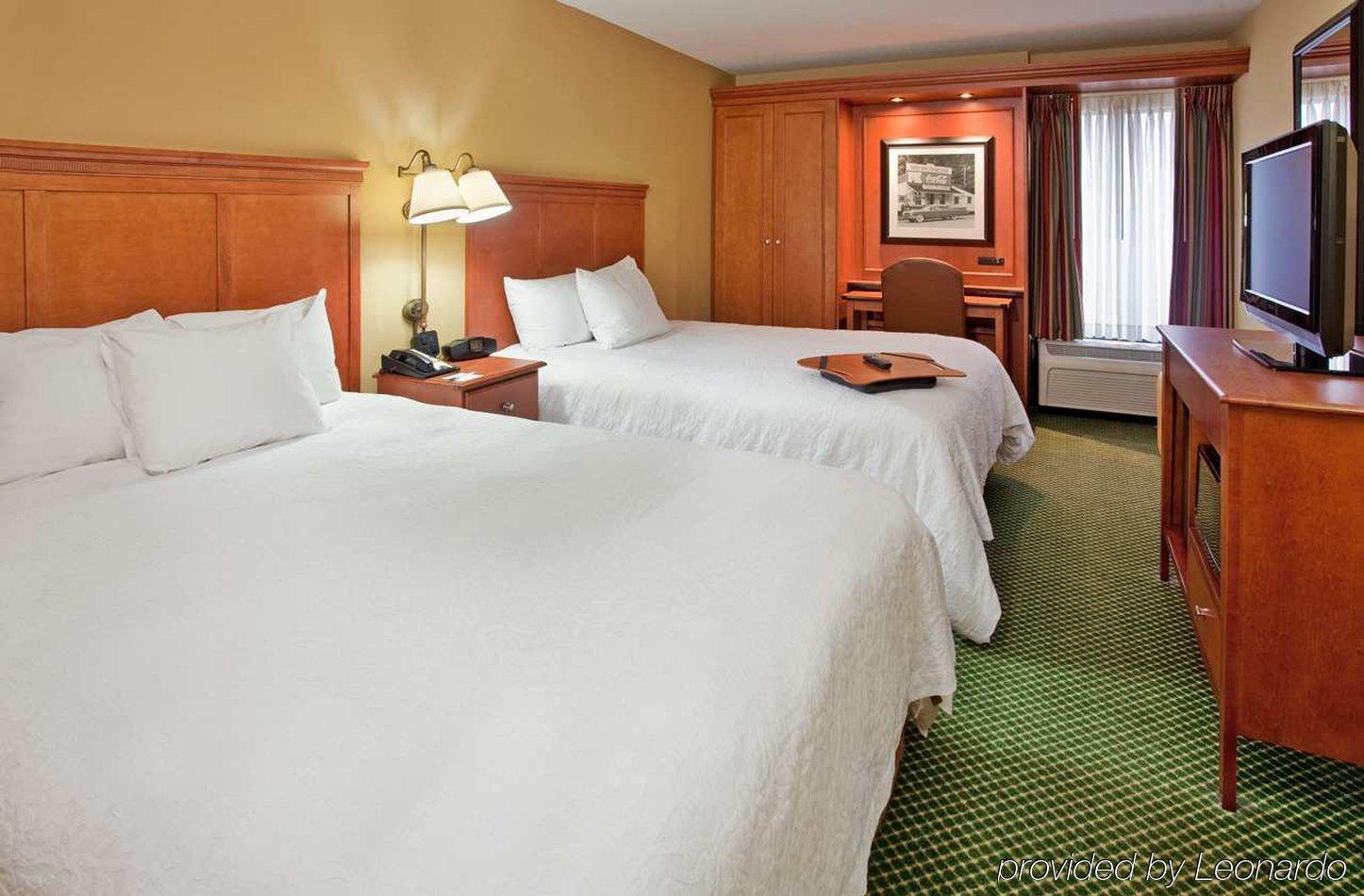 Hampton Inn Pittsburgh/Airport Moon Township Exterior photo